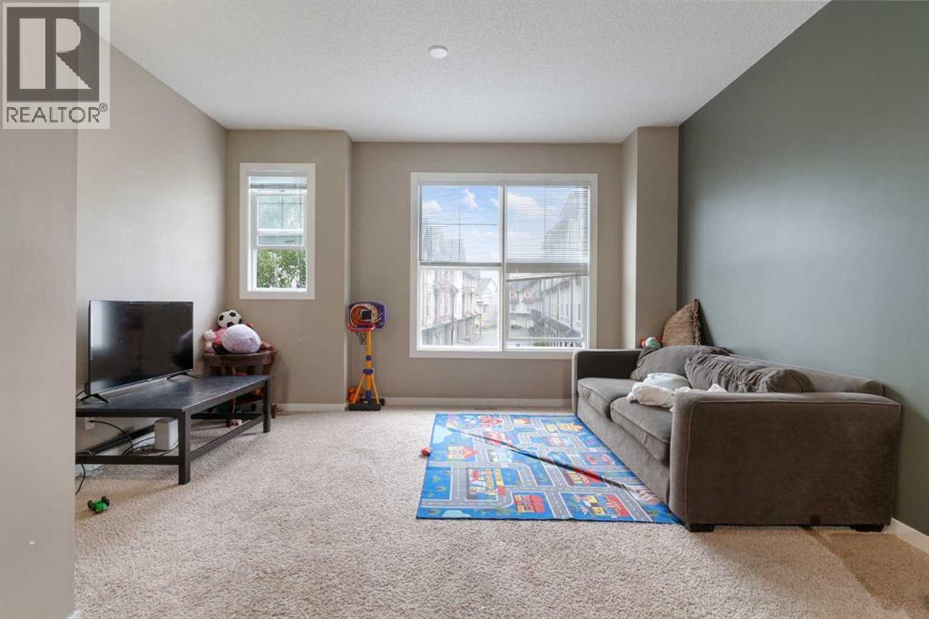 172 New Brighton Point Se, Calgary, Alberta T2Z 1B7 - Photo 3 - A2244520