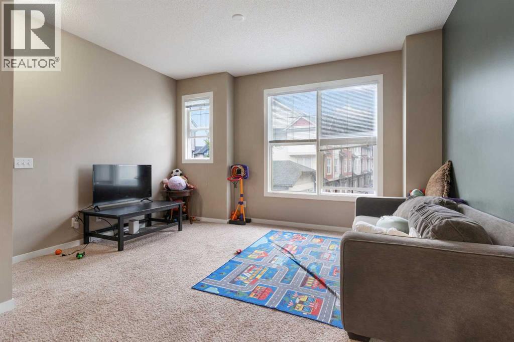 172 New Brighton Point Se, Calgary, Alberta T2Z 1B7 - Photo 4 - A2244520