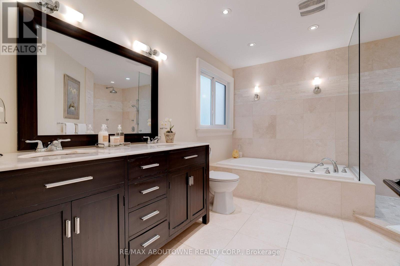 1586 Heritage Way, Oakville, Ontario  L6M 2Z5 - Photo 27 - W12495660