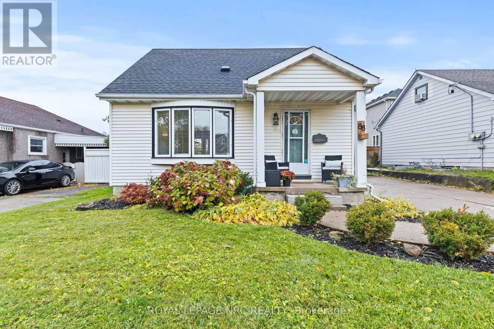 88 Park Avenue, St. Catharines (Secord Woods), Ontario  L2P 1R9 - Photo 2 - X12499642