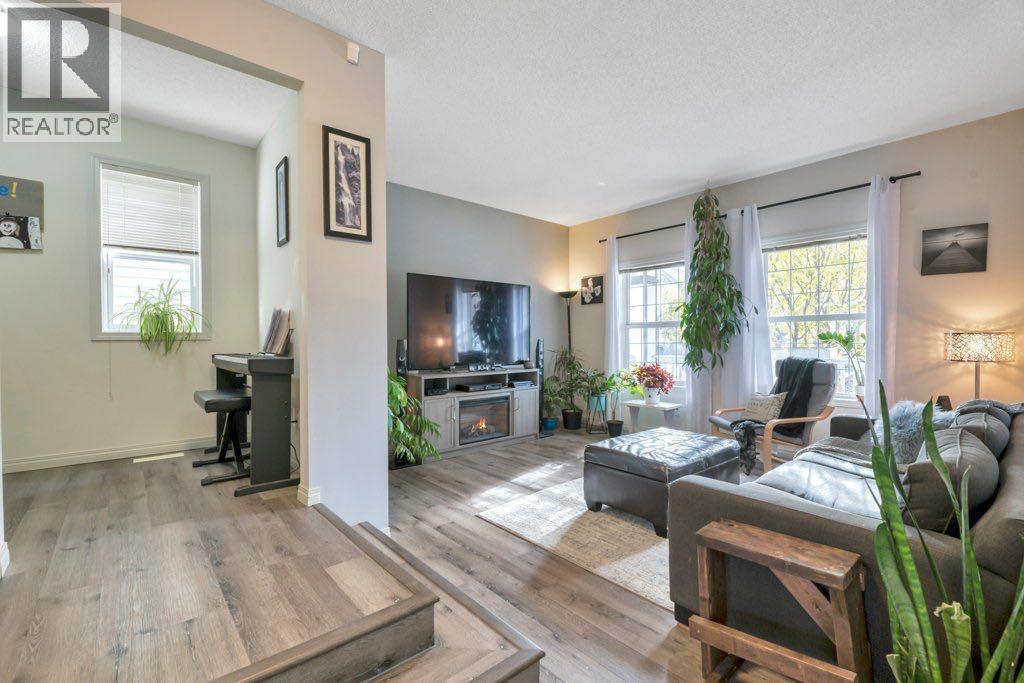 32 Copperpond Heights Se, Calgary, Alberta  T2Z 0X3 - Photo 6 - A2267375