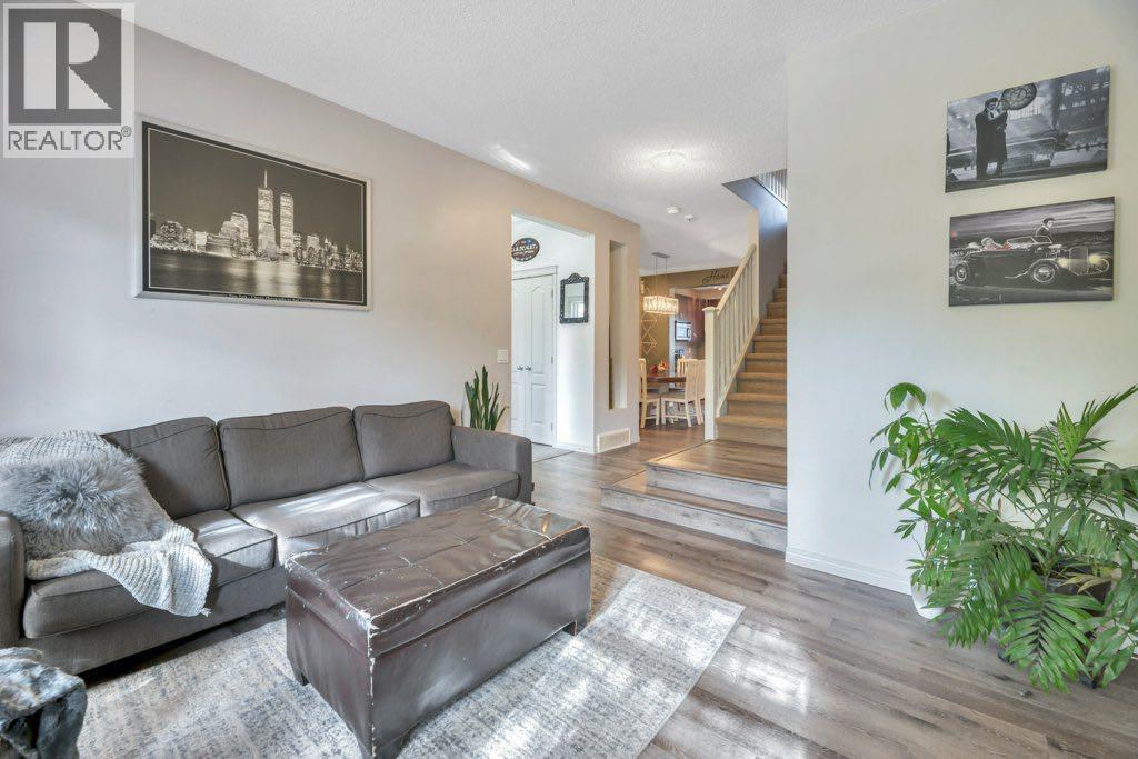 32 Copperpond Heights Se, Calgary, Alberta  T2Z 0X3 - Photo 8 - A2267375