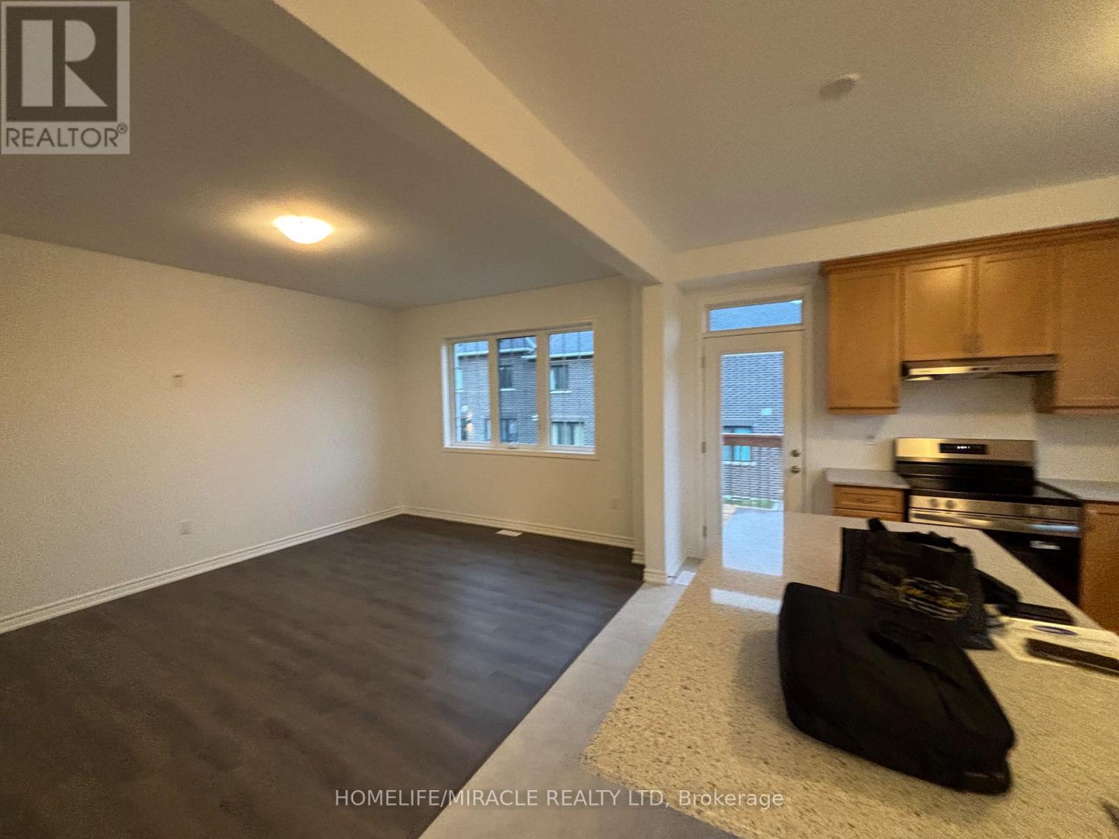 41 Lower Street, Barrie, Ontario  L9J 1B3 - Photo 13 - S12499534