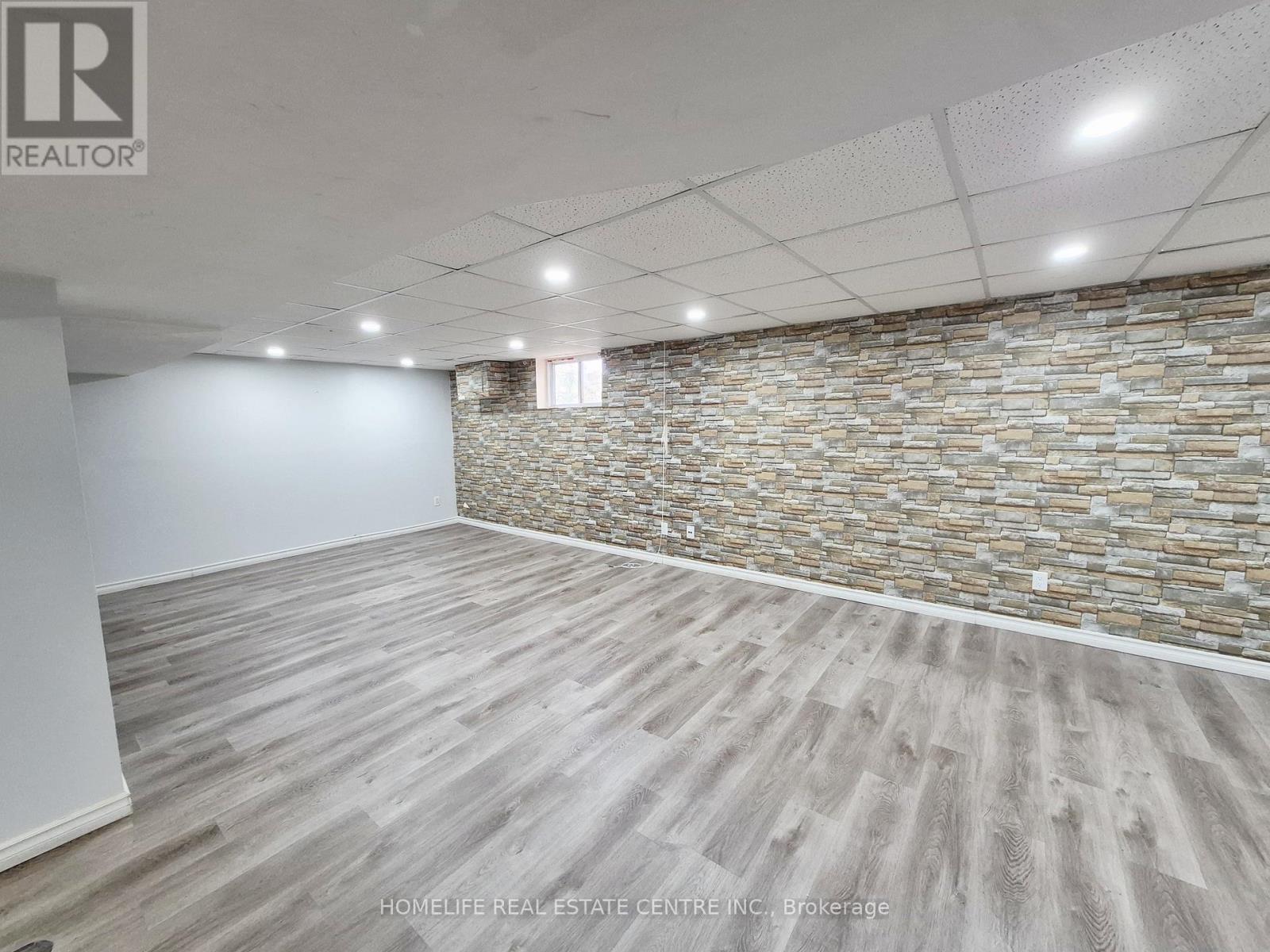 239 Elmwood Avenue, Richmond Hill, Ontario  L4C 1L3 - Photo 5 - N12499220