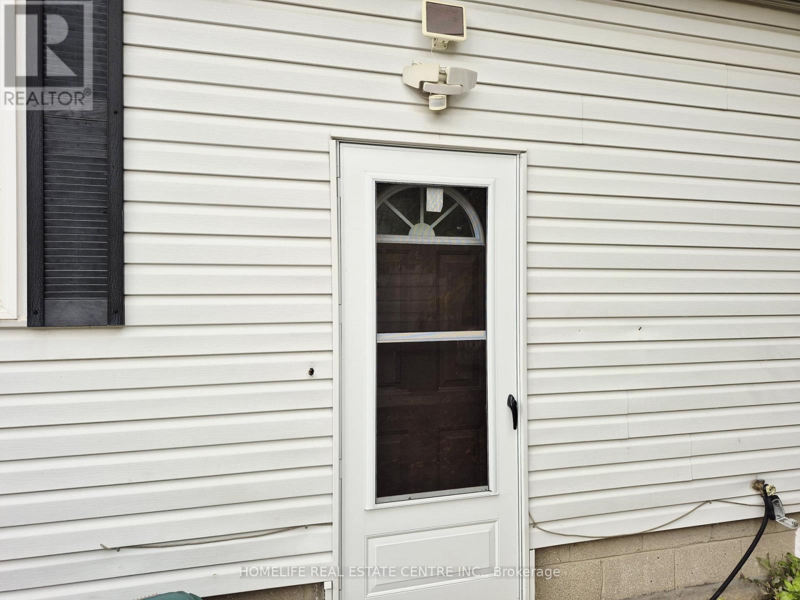 239 Elmwood Avenue, Richmond Hill, Ontario  L4C 1L3 - Photo 2 - N12499220