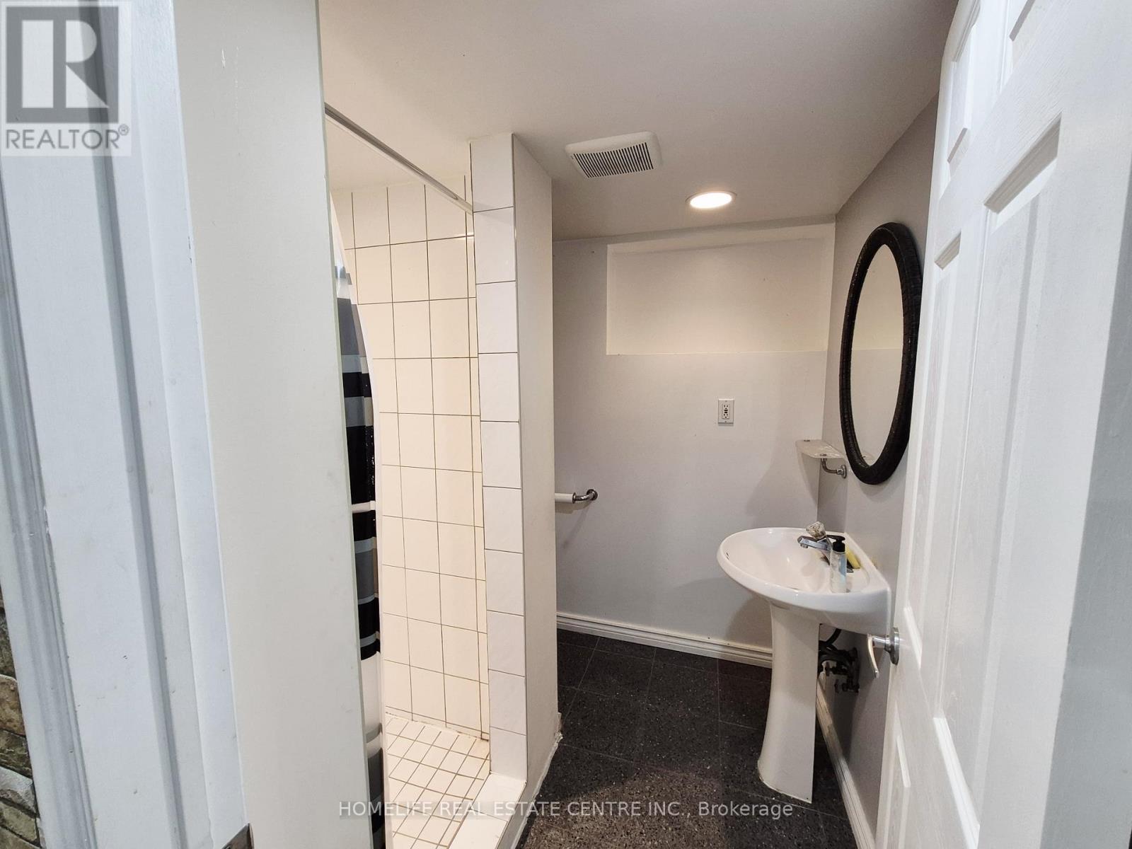 239 Elmwood Avenue, Richmond Hill, Ontario  L4C 1L3 - Photo 13 - N12499220