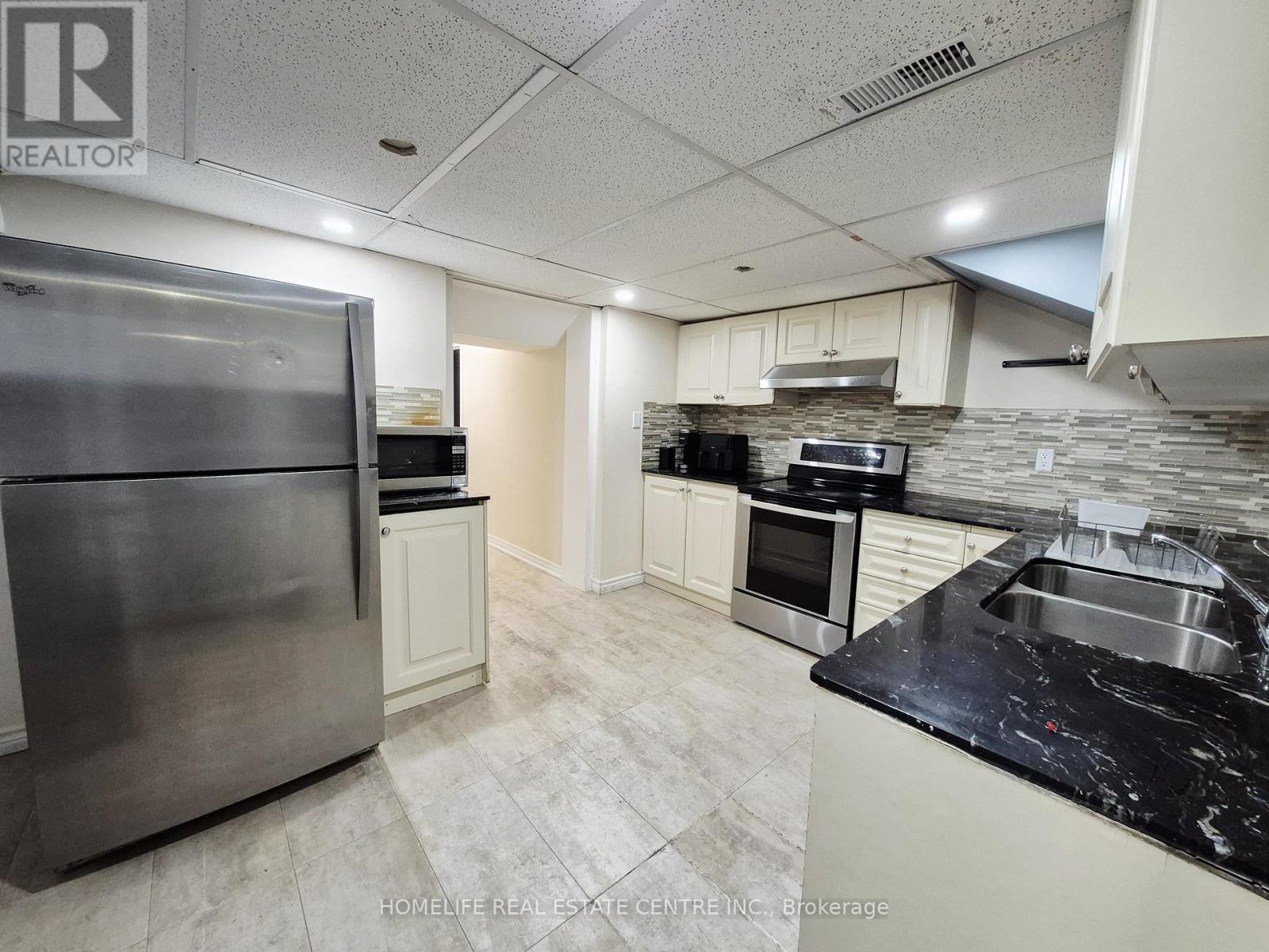 239 Elmwood Avenue, Richmond Hill, Ontario  L4C 1L3 - Photo 6 - N12499220