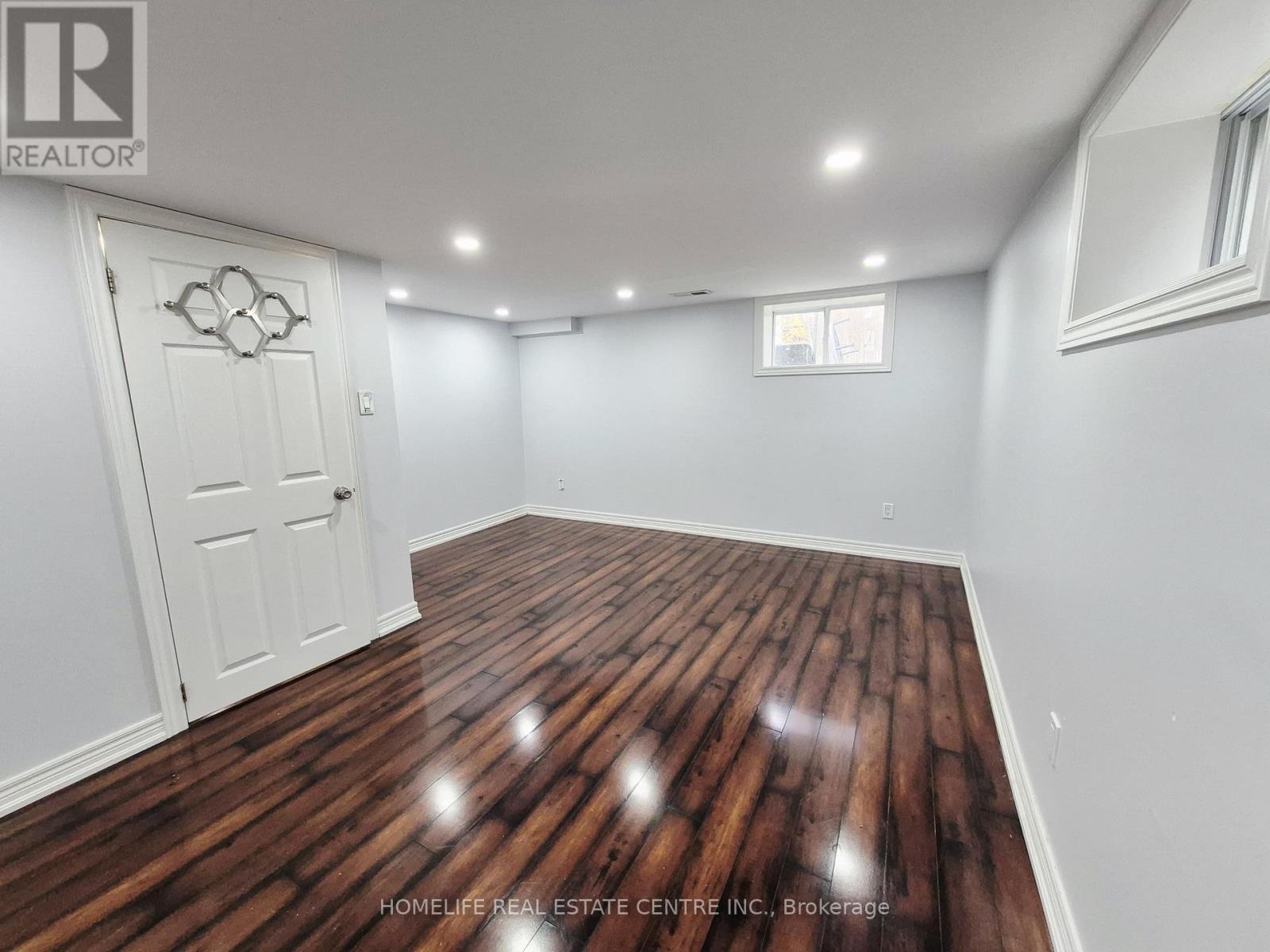 239 Elmwood Avenue, Richmond Hill, Ontario  L4C 1L3 - Photo 8 - N12499220