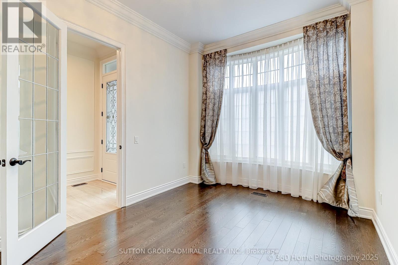 107 Queen Filomena Avenue, Vaughan, Ontario  L6A 0J1 - Photo 5 - N12480935