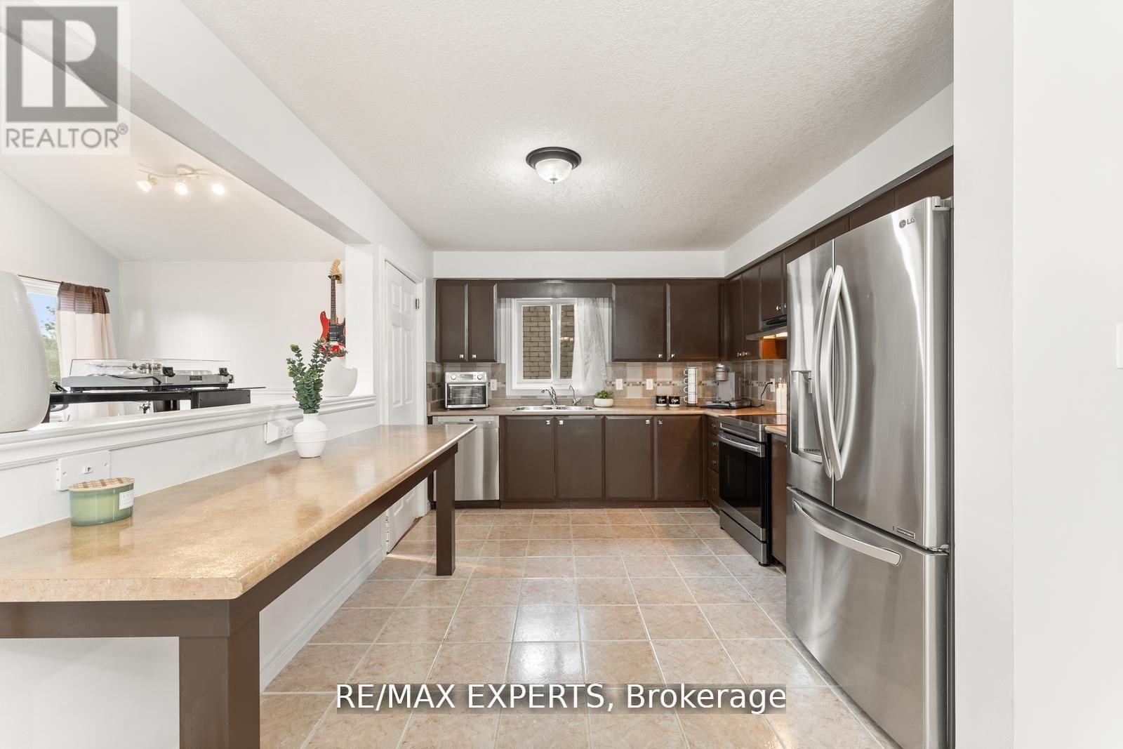 56 Steepleridge Street, Kitchener, Ontario  N2P 2W3 - Photo 10 - X12442317