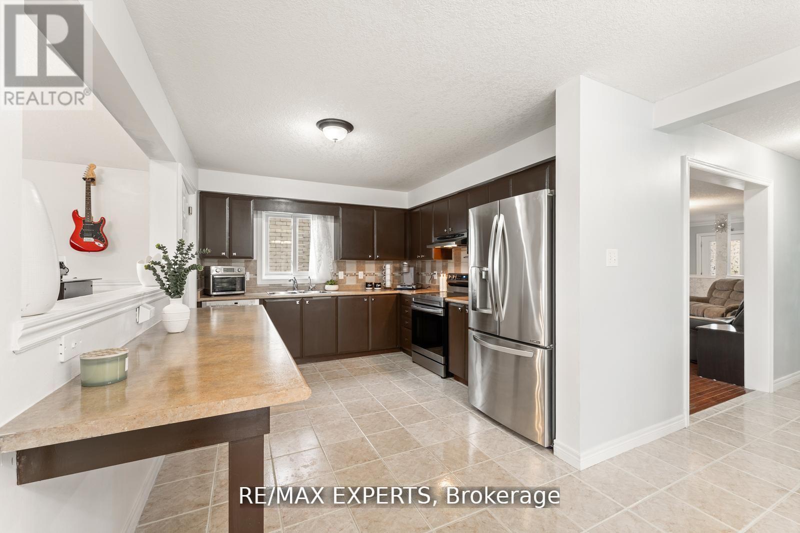 56 Steepleridge Street, Kitchener, Ontario  N2P 2W3 - Photo 11 - X12442317