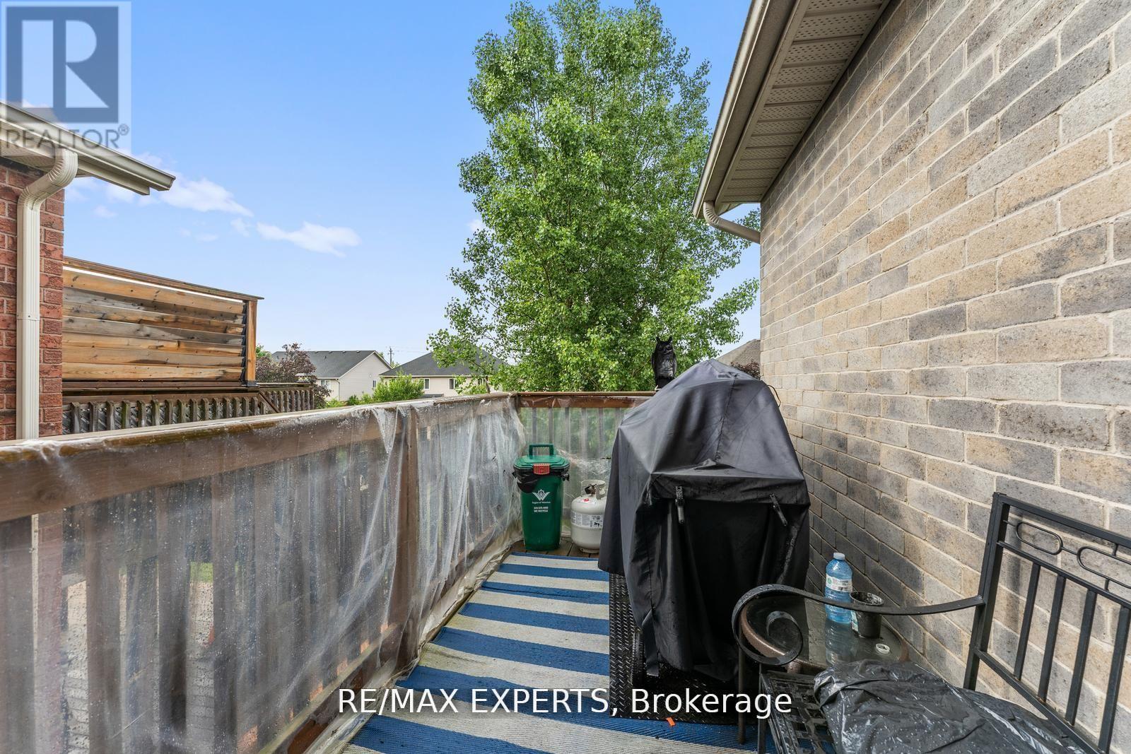 56 Steepleridge Street, Kitchener, Ontario  N2P 2W3 - Photo 27 - X12442317