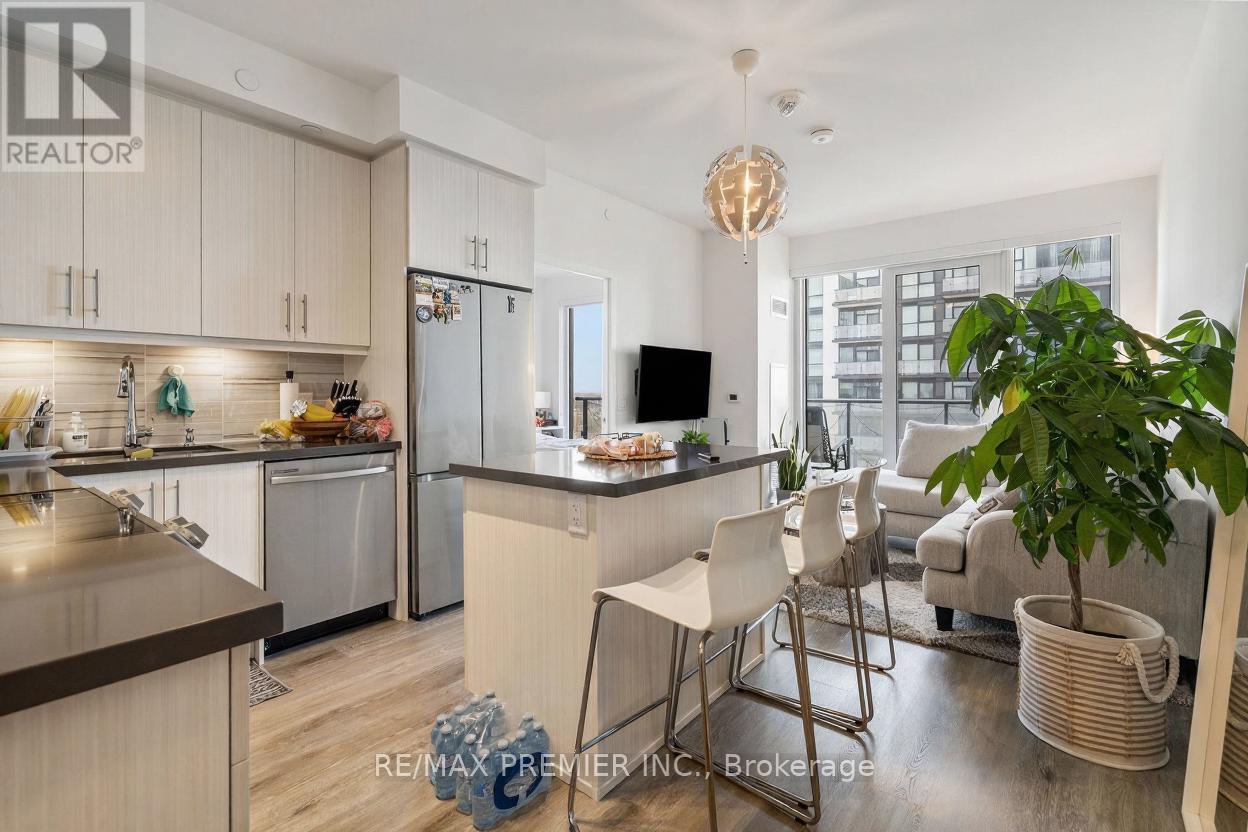 1704 - 95 ONEIDA CRESCENT, Richmond Hill, Ontario