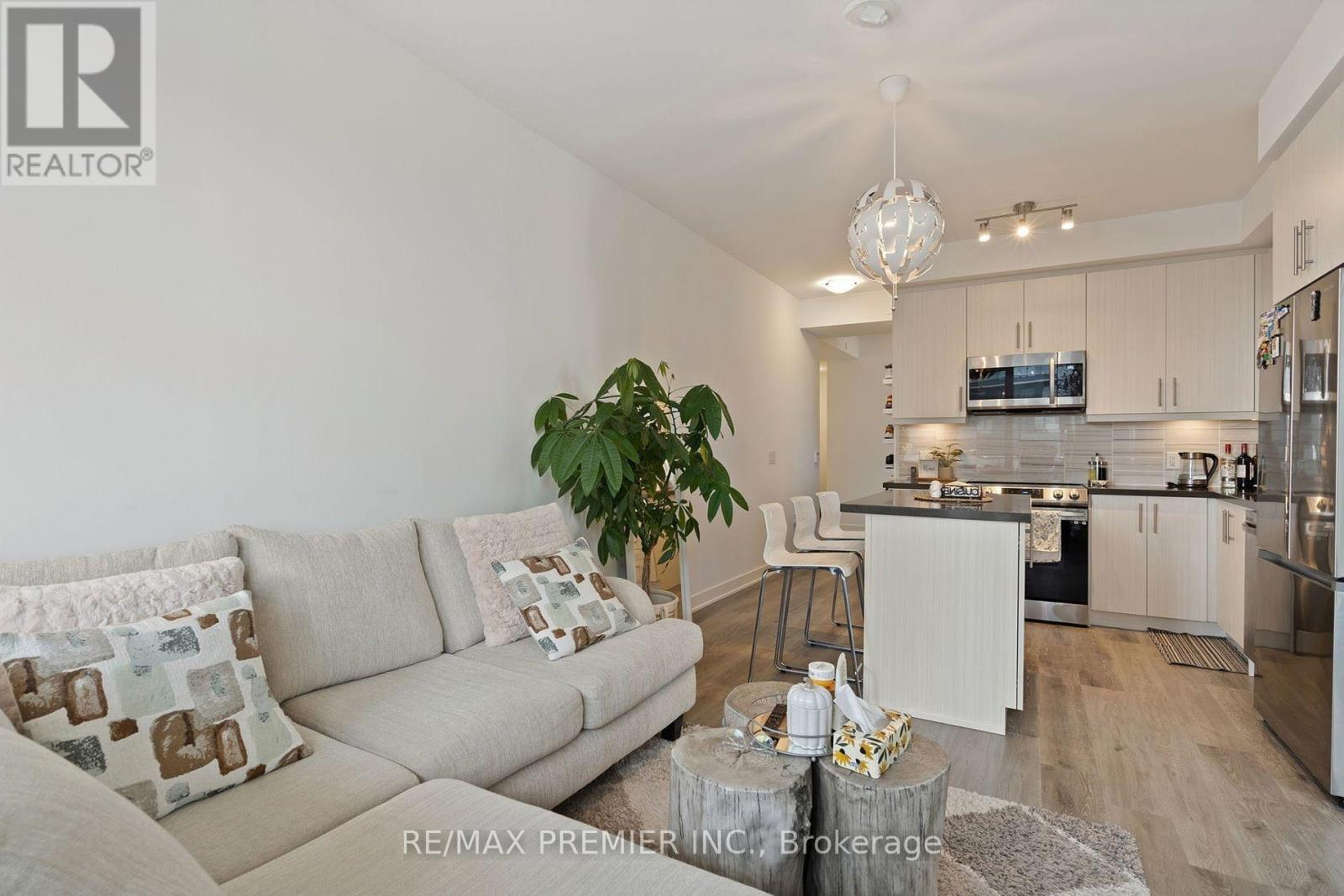 1704 - 95 Oneida Crescent, Richmond Hill, Ontario  L4B 0H5 - Photo 10 - N12499584