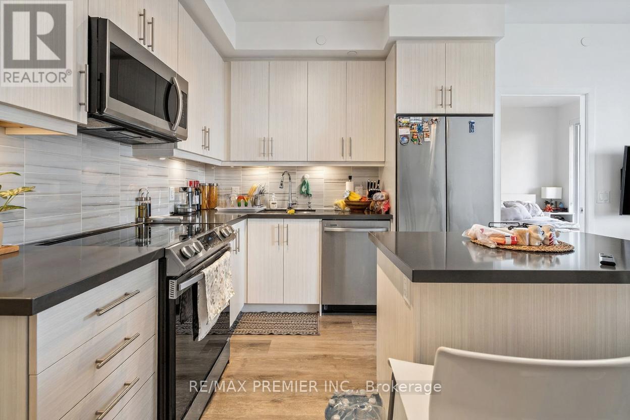 1704 - 95 Oneida Crescent, Richmond Hill, Ontario  L4B 0H5 - Photo 2 - N12499584