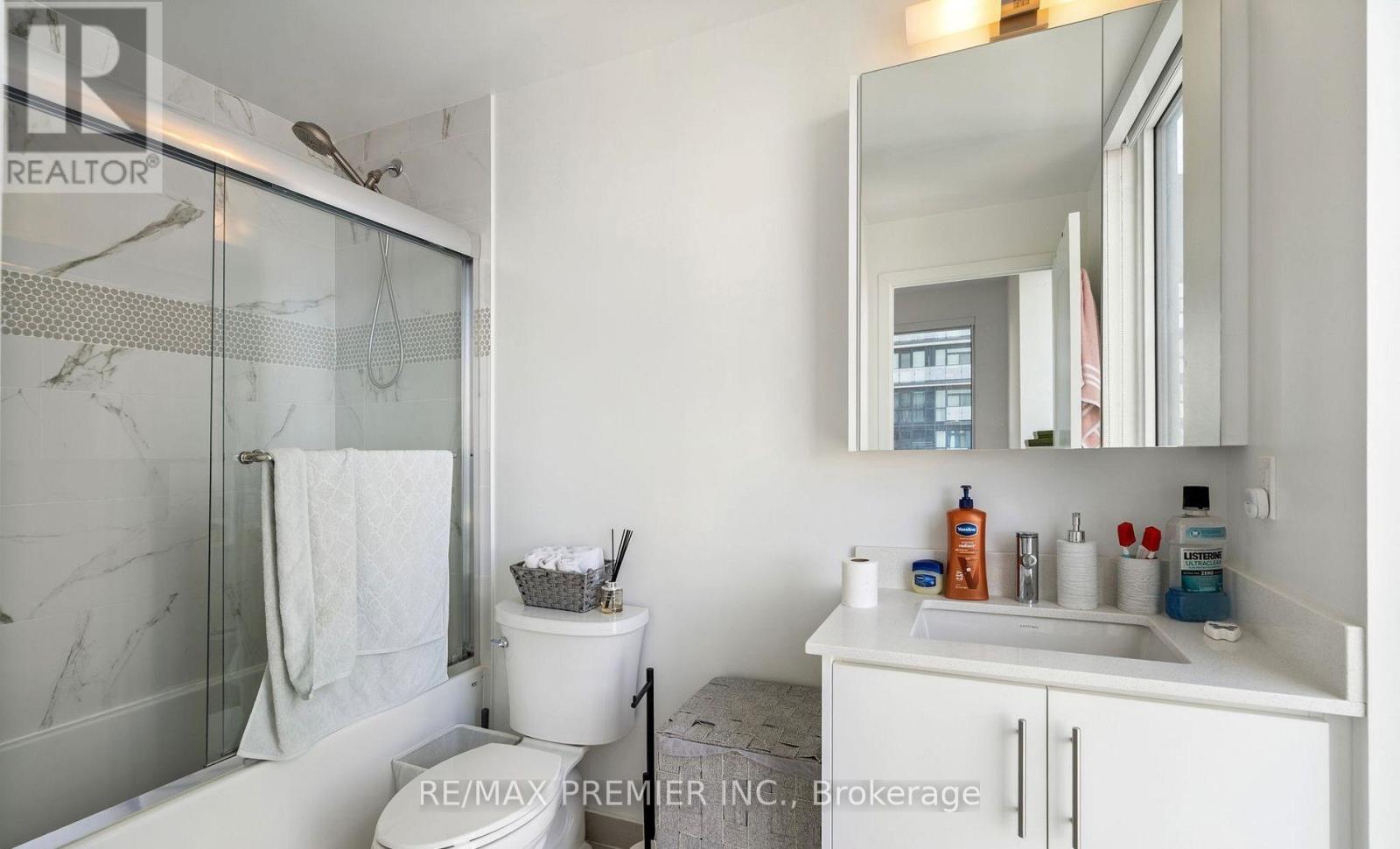 1704 - 95 Oneida Crescent, Richmond Hill, Ontario  L4B 0H5 - Photo 20 - N12499584