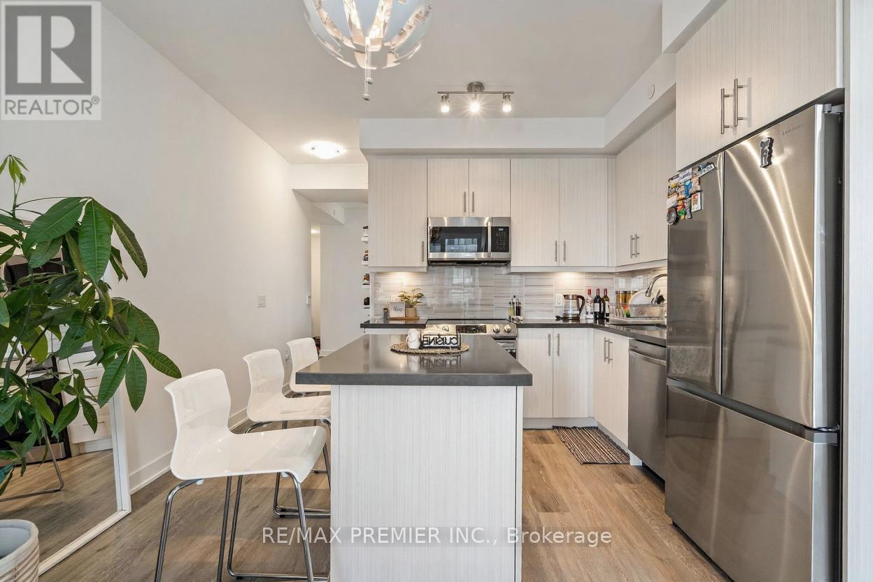 1704 - 95 Oneida Crescent, Richmond Hill, Ontario  L4B 0H5 - Photo 4 - N12499584