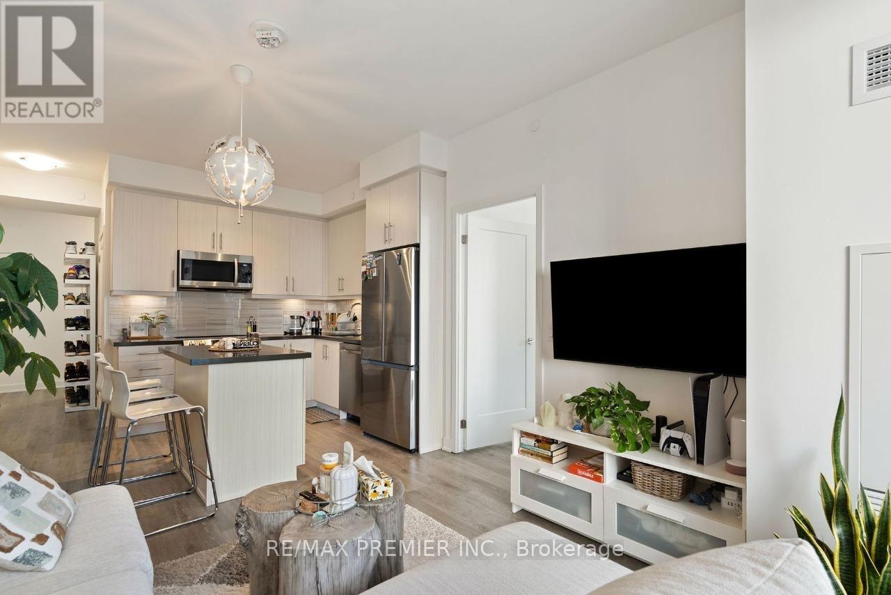 1704 - 95 Oneida Crescent, Richmond Hill, Ontario  L4B 0H5 - Photo 6 - N12499584