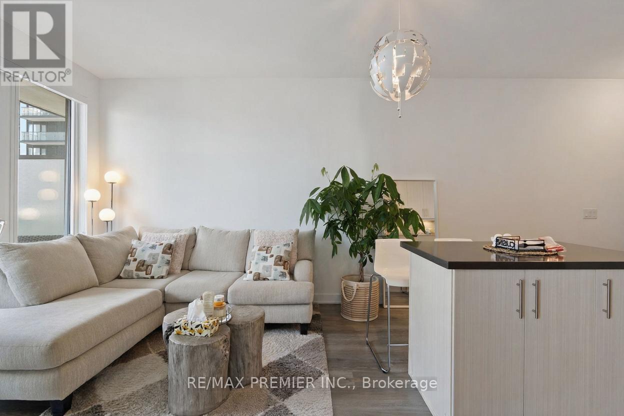 1704 - 95 Oneida Crescent, Richmond Hill, Ontario  L4B 0H5 - Photo 8 - N12499584