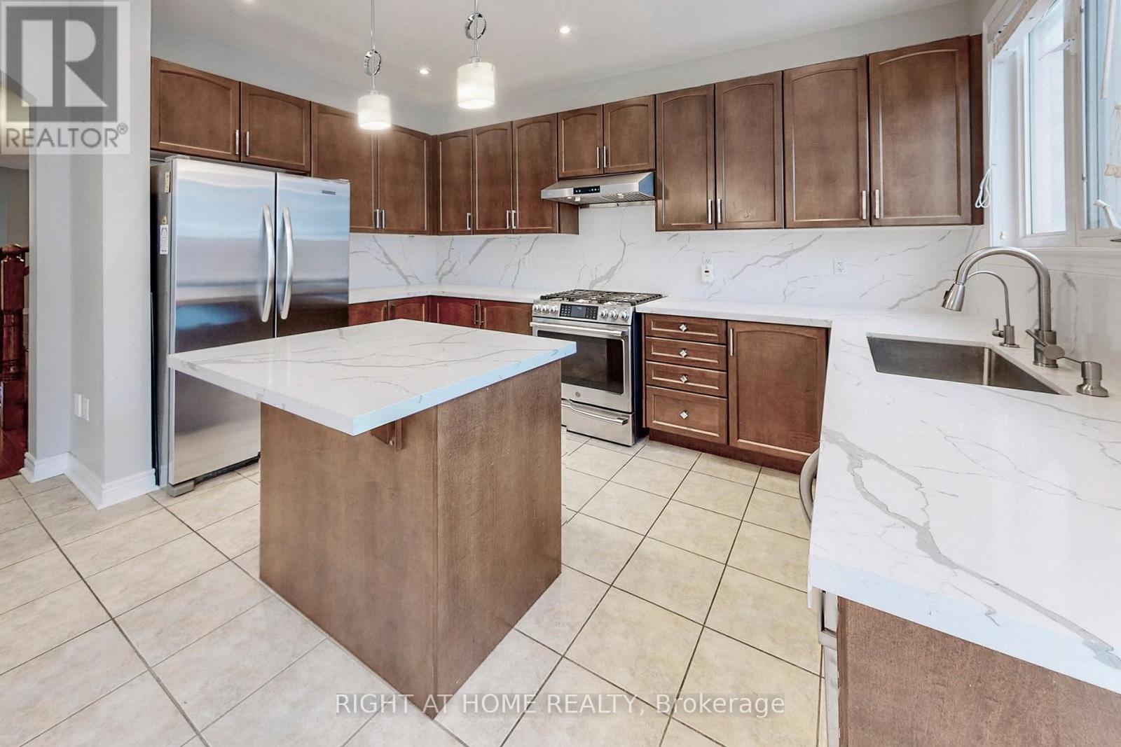 Main, 2nd Floor - 90 Maplebank Crescent, Whitchurch-Stouffville, Ontario  L4A 0R8 - Photo 10 - N12499598