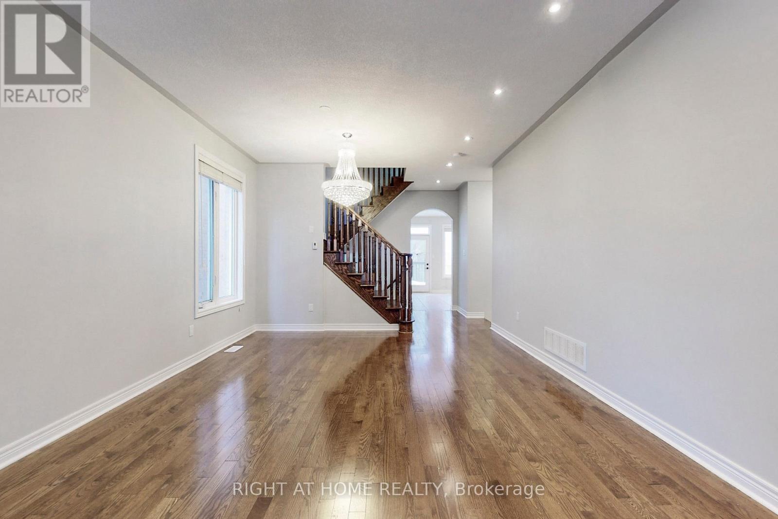 Main, 2nd Floor - 90 Maplebank Crescent, Whitchurch-Stouffville, Ontario  L4A 0R8 - Photo 5 - N12499598