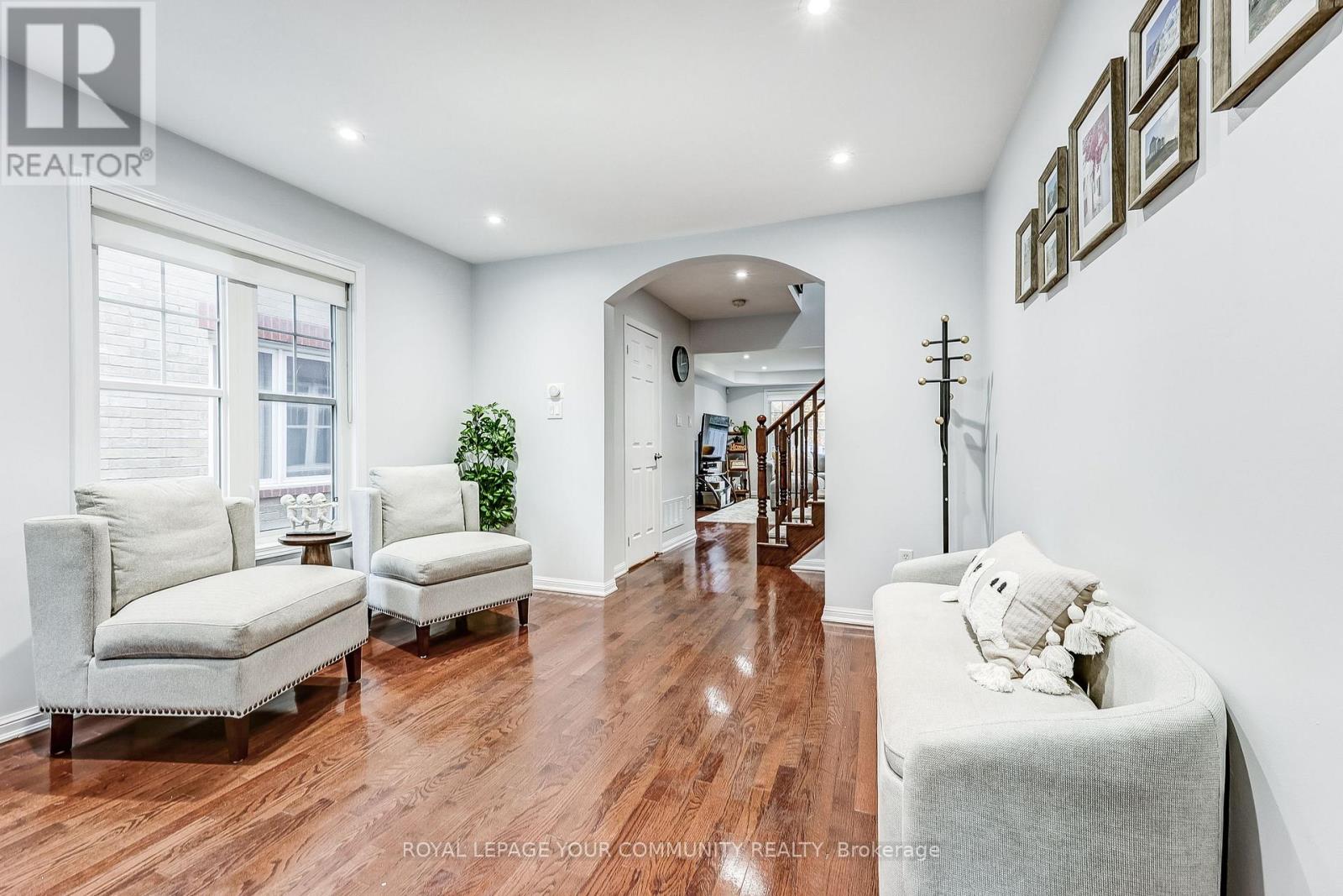 34 Miltrose Crescent, Whitchurch-Stouffville, Ontario  L4A 0P8 - Photo 6 - N12499604