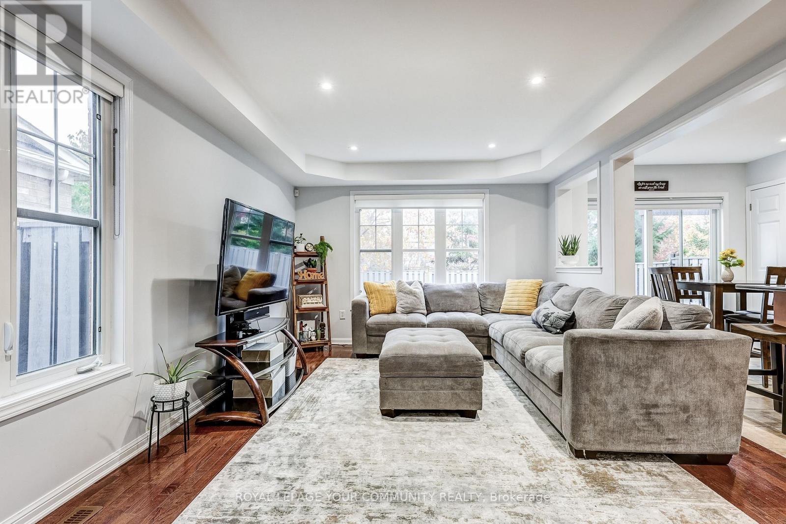 34 Miltrose Crescent, Whitchurch-Stouffville, Ontario  L4A 0P8 - Photo 8 - N12499604