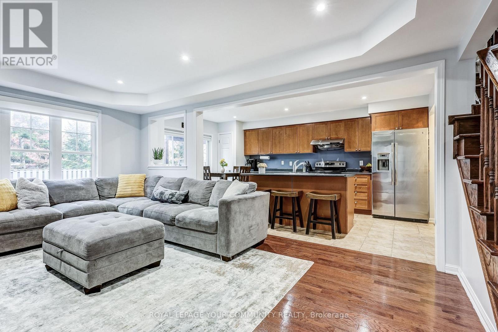 34 Miltrose Crescent, Whitchurch-Stouffville, Ontario  L4A 0P8 - Photo 9 - N12499604