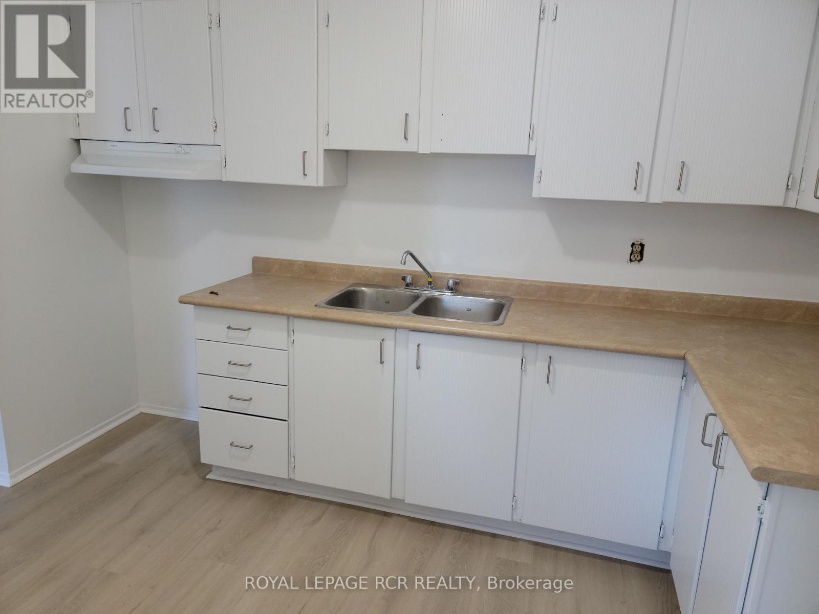 206 - 2 Orchard Heights Boulevard, Aurora, Ontario  L4G 3W3 - Photo 4 - N12499640