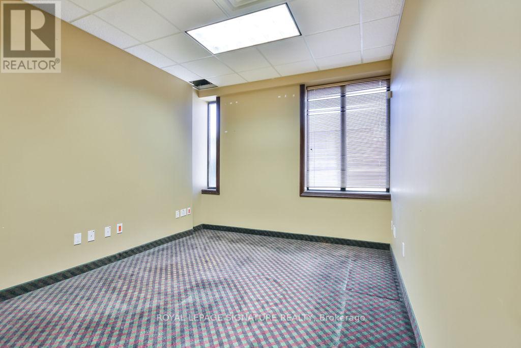 100 - 19 Front Street N, Orillia, Ontario  L3V 4R6 - Photo 17 - S12499568