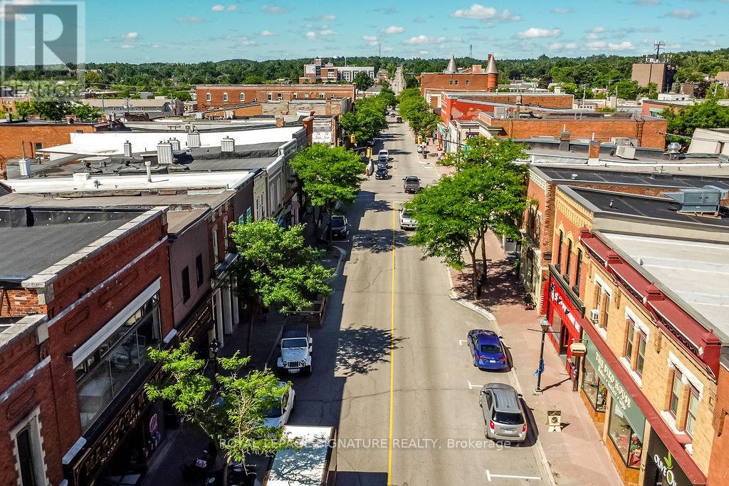 202 - 19 Front Street N, Orillia, Ontario  L3V 4R6 - Photo 13 - S12499600