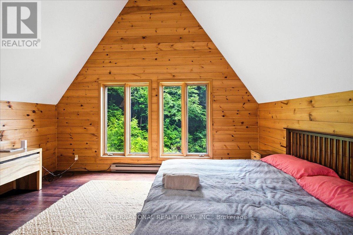 2445 Riverside Drive, Clearview, Ontario  L0M 1G0 - Photo 10 - S12499624