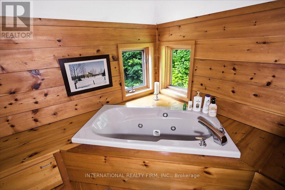 2445 Riverside Drive, Clearview, Ontario  L0M 1G0 - Photo 12 - S12499624