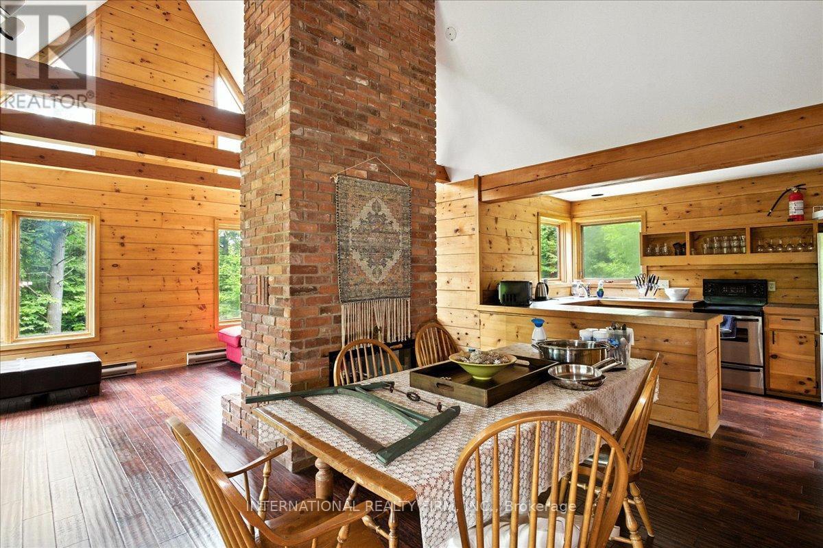 2445 Riverside Drive, Clearview, Ontario  L0M 1G0 - Photo 4 - S12499624