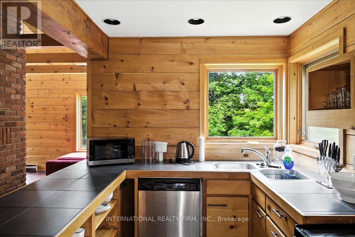 2445 Riverside Drive, Clearview, Ontario  L0M 1G0 - Photo 8 - S12499624