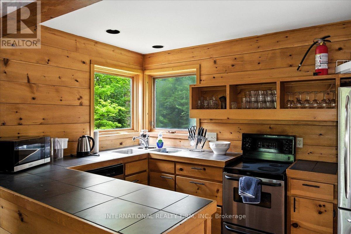 2445 Riverside Drive, Clearview, Ontario  L0M 1G0 - Photo 9 - S12499624