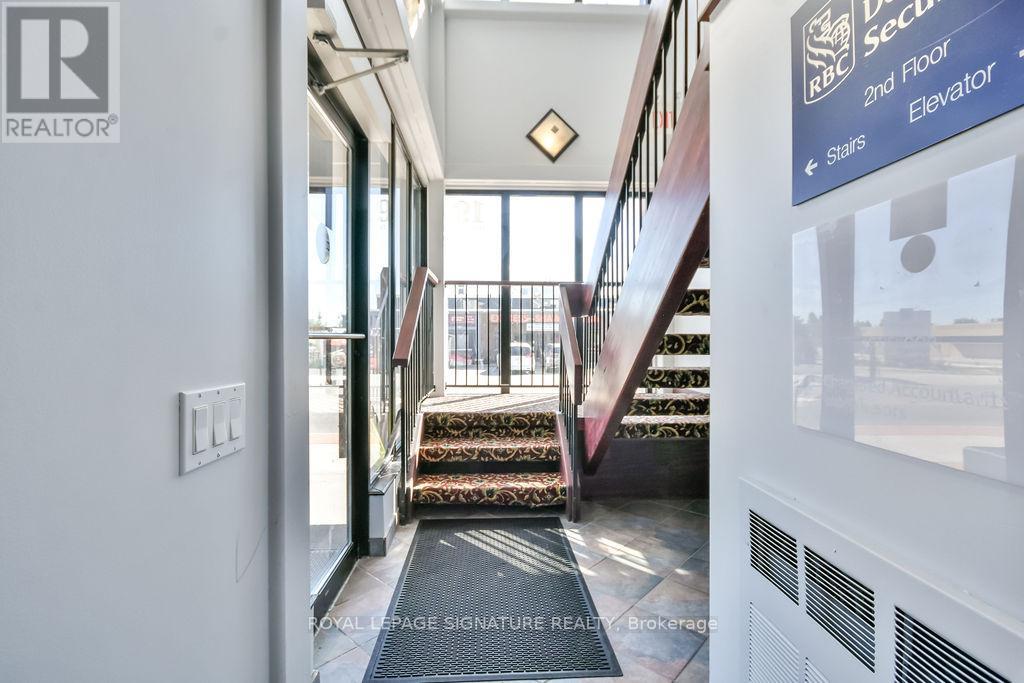 19 Front Street N, Orillia, Ontario  L3V 4R6 - Photo 2 - S12499626