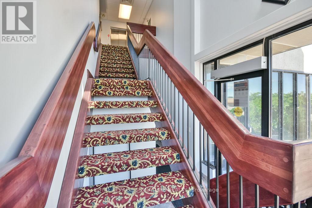 19 Front Street N, Orillia, Ontario  L3V 4R6 - Photo 3 - S12499626