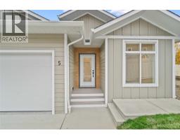 231 20 Street NE Unit# 6, salmon arm, British Columbia