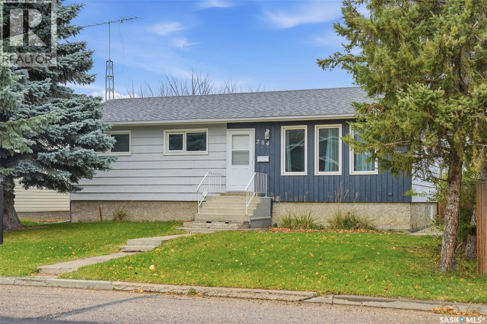 204 7th Avenue W, Watrous, Saskatchewan  S0K 4T0 - Photo 2 - SK022182