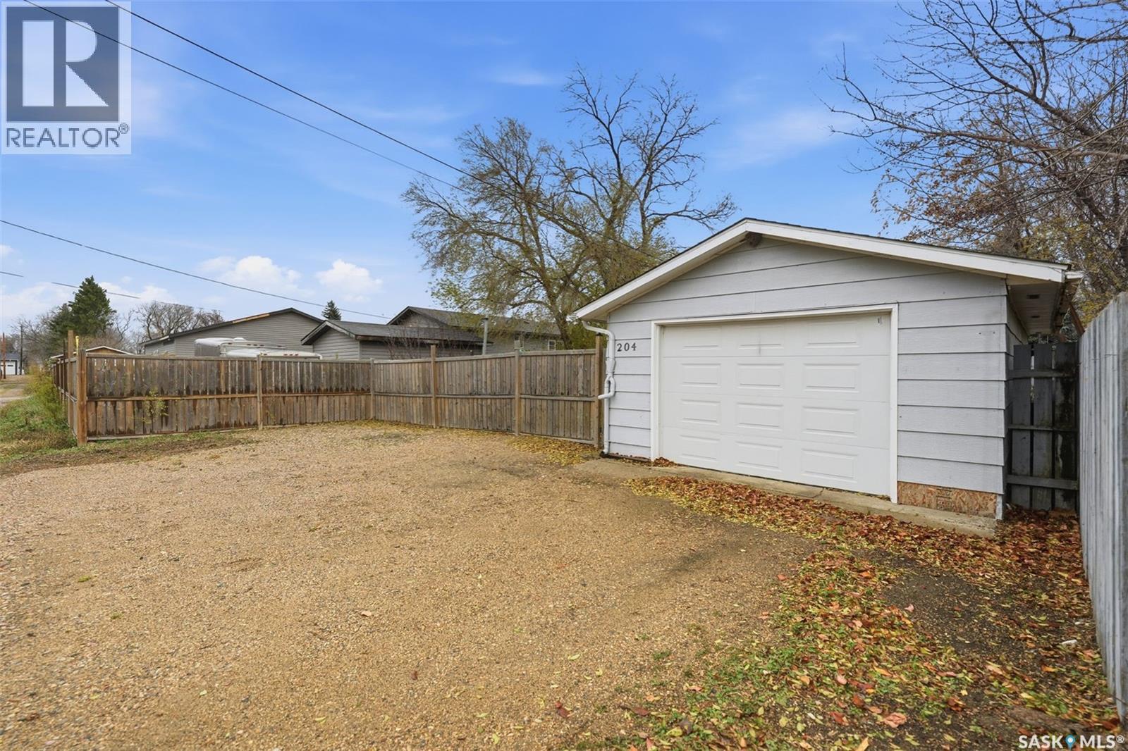 204 7th Avenue W, Watrous, Saskatchewan  S0K 4T0 - Photo 38 - SK022182