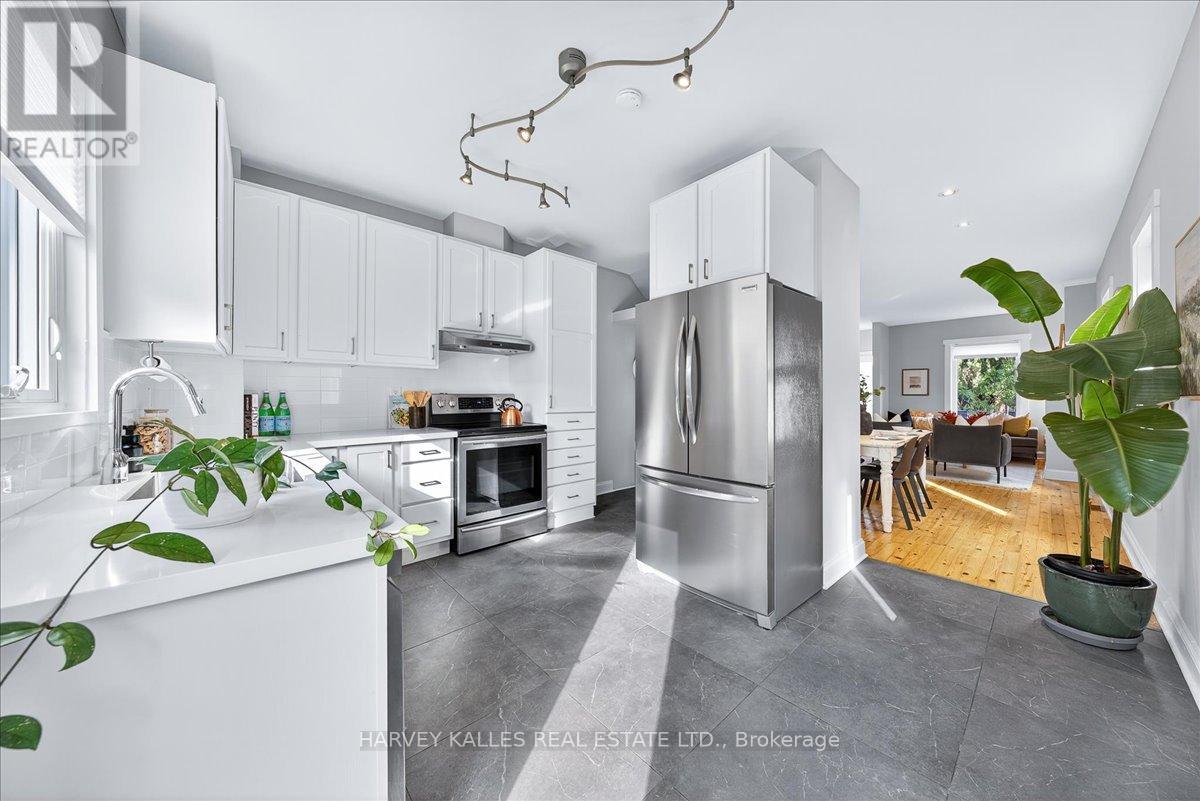 338 Bartlett Avenue N, Toronto, Ontario  M6H 3G7 - Photo 12 - W12499590