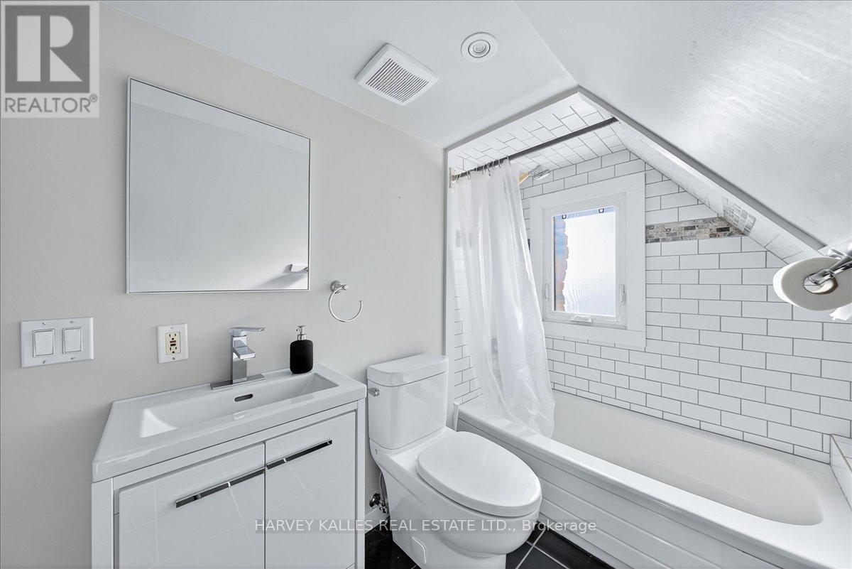 338 Bartlett Avenue N, Toronto, Ontario  M6H 3G7 - Photo 22 - W12499590