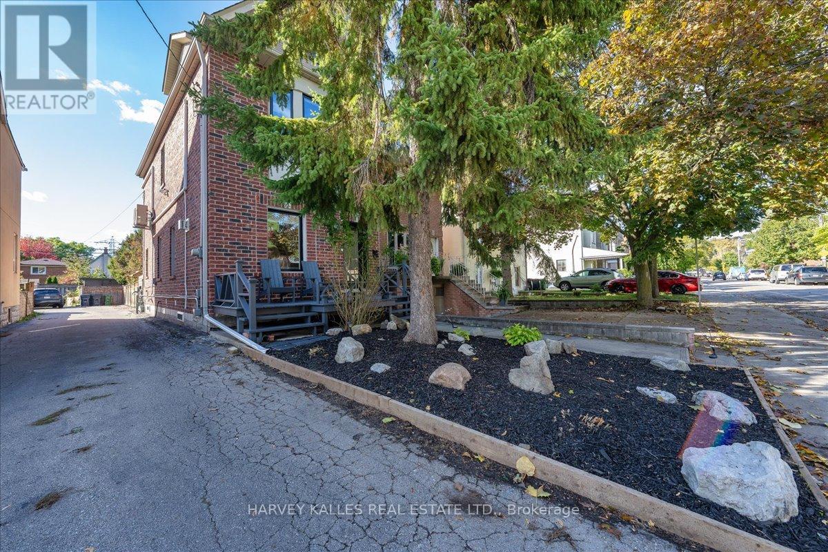 338 Bartlett Avenue N, Toronto, Ontario  M6H 3G7 - Photo 3 - W12499590