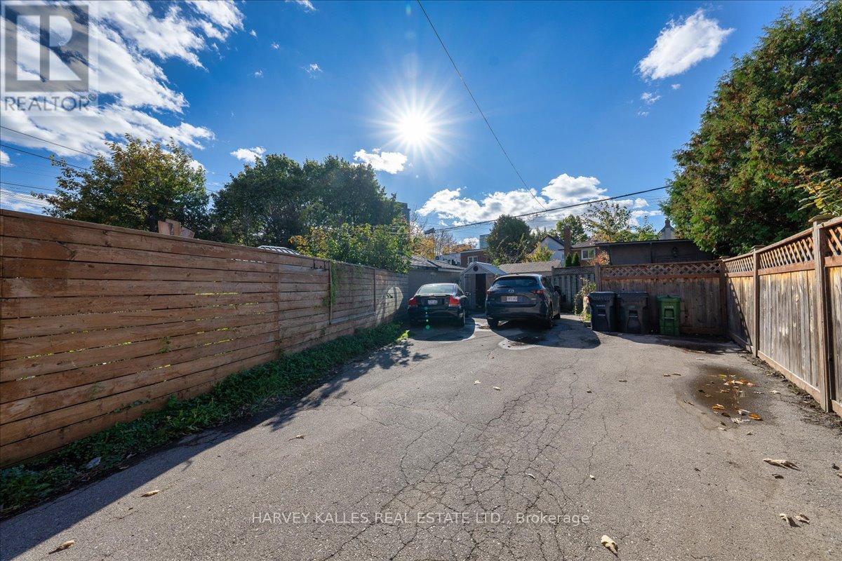 338 Bartlett Avenue N, Toronto, Ontario  M6H 3G7 - Photo 35 - W12499590