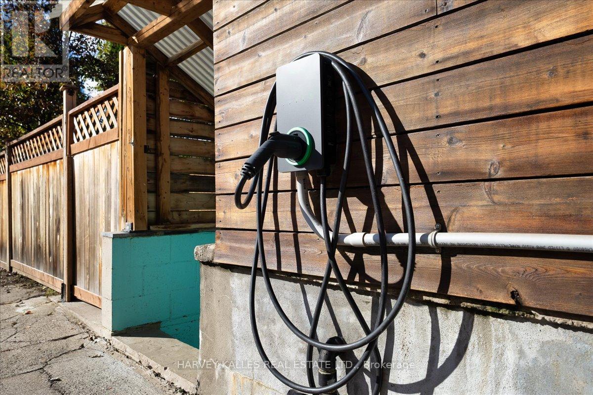 338 Bartlett Avenue N, Toronto, Ontario  M6H 3G7 - Photo 36 - W12499590