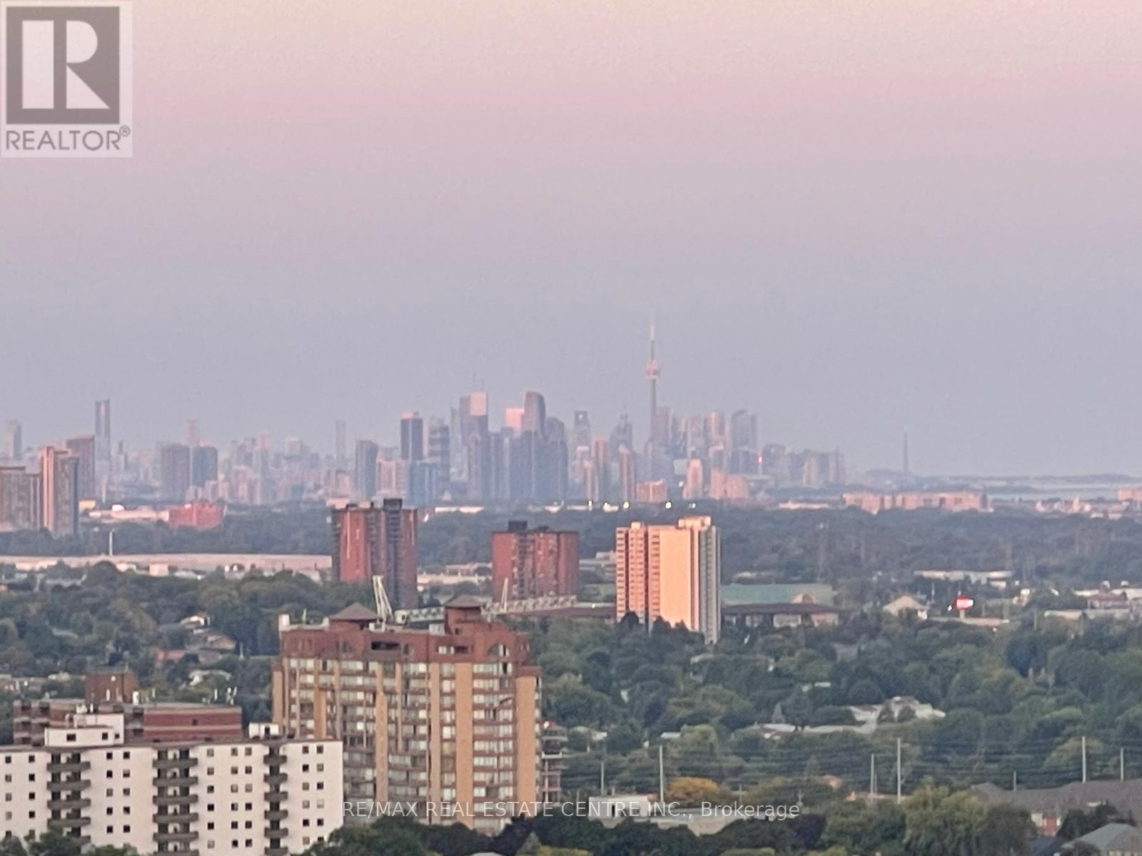 2408 - 400 Webb Drive, Mississauga, Ontario  L5B 3Z7 - Photo 3 - W12499622