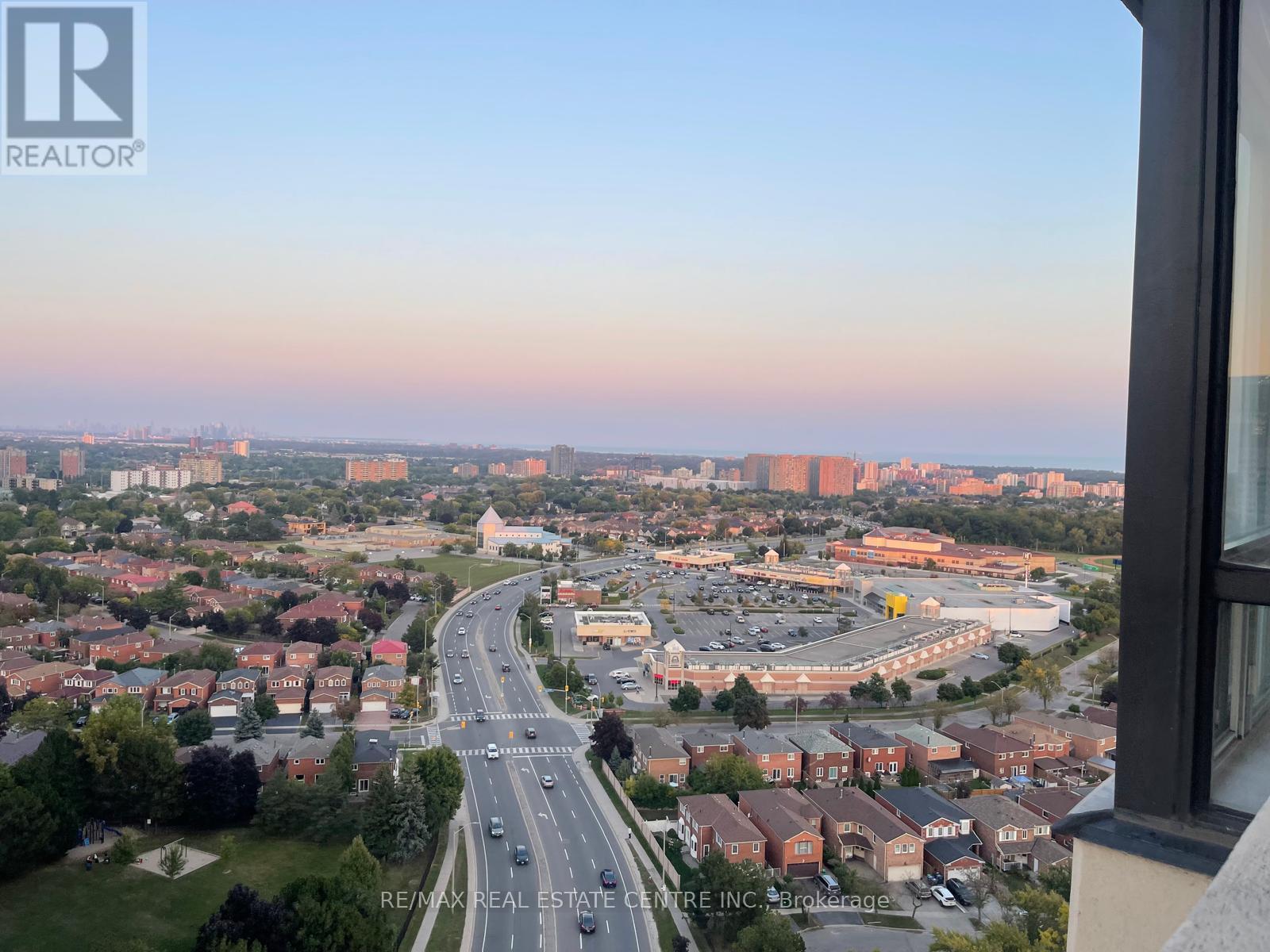 2408 - 400 Webb Drive, Mississauga, Ontario  L5B 3Z7 - Photo 5 - W12499622