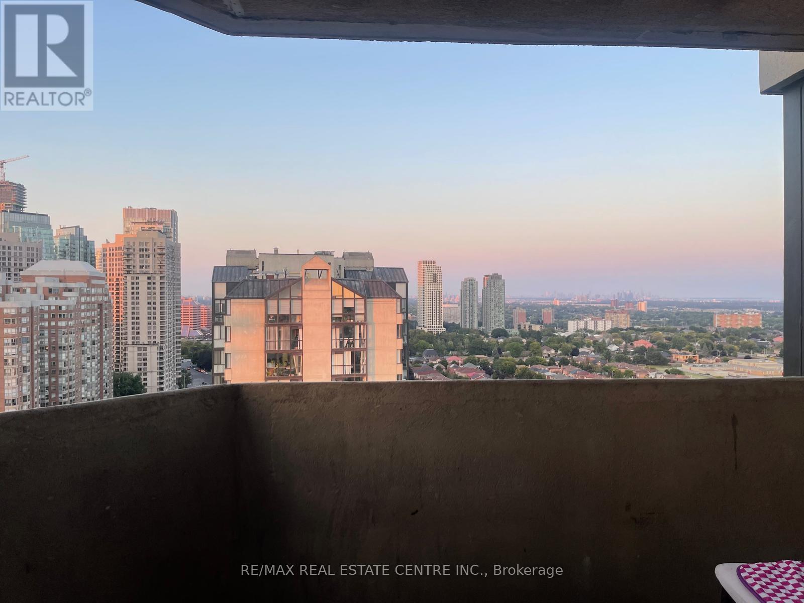 2408 - 400 Webb Drive, Mississauga, Ontario  L5B 3Z7 - Photo 7 - W12499622