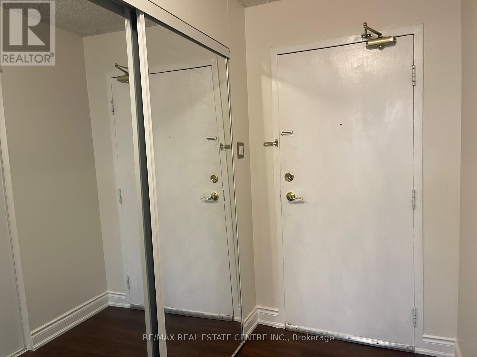 2408 - 400 Webb Drive, Mississauga, Ontario  L5B 3Z7 - Photo 9 - W12499622